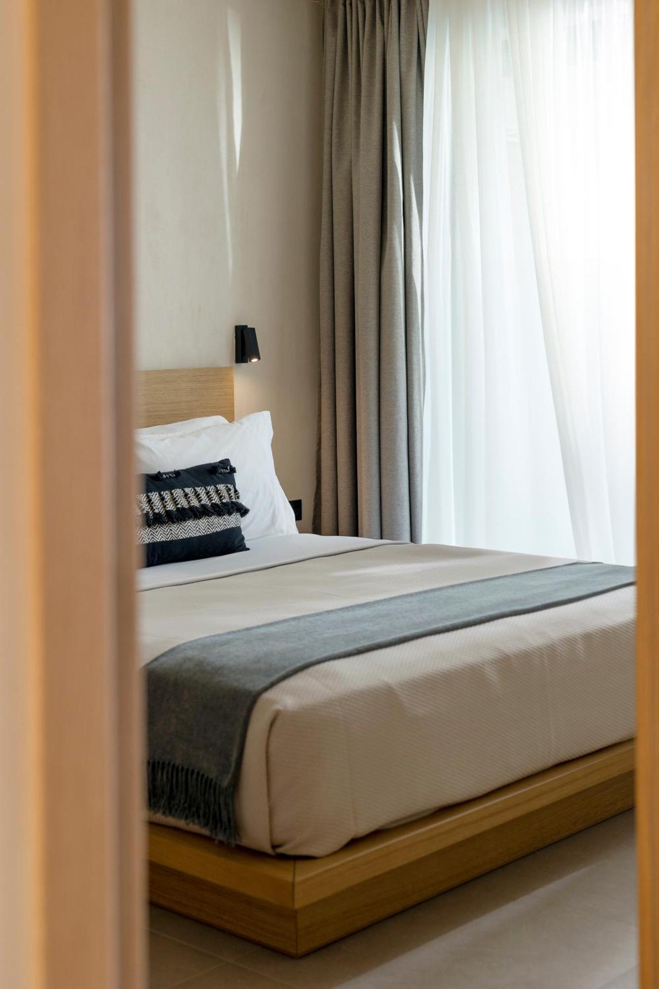 Pnoes Luxury Suites Paliouri Exterior photo